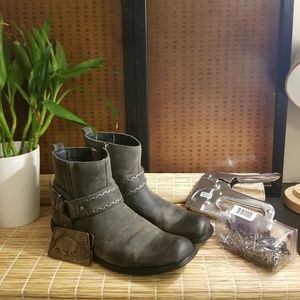 Bed. Stu. Leather Ankle Boot.